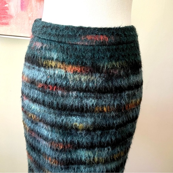Maeve Textured Skirt • Size 2P - Picture 2 of 7